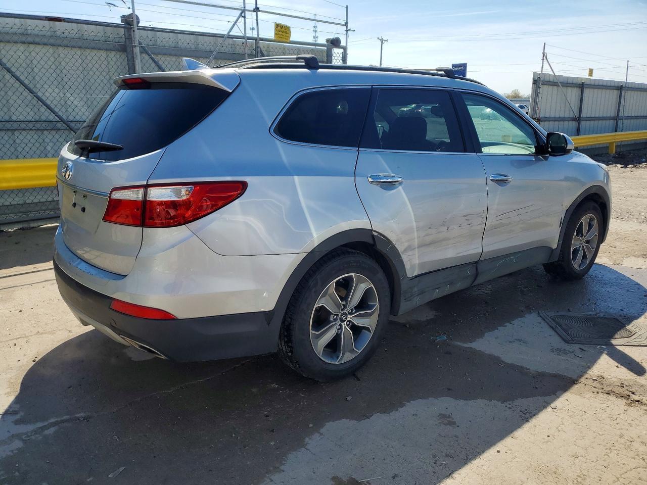 2016 Hyundai Santa Fe Se - Image 3