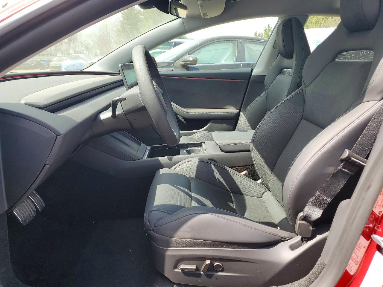 2026 Tesla Model 3 - Фото 7
