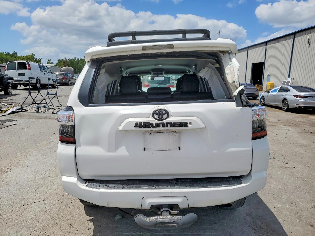 2014 Toyota 4Runner Sr5 - Image 6