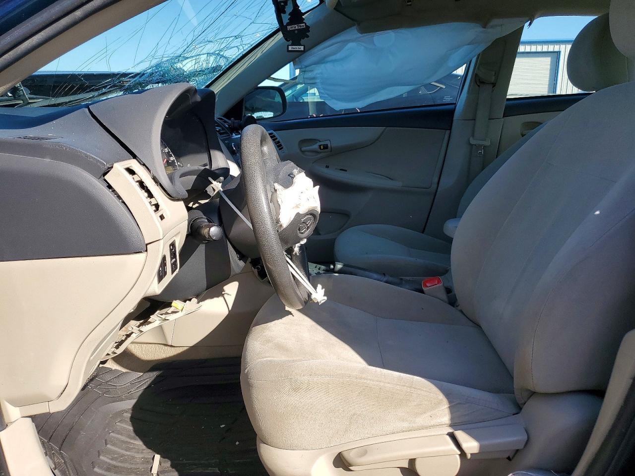 2013 Toyota Corolla L - Фото 7