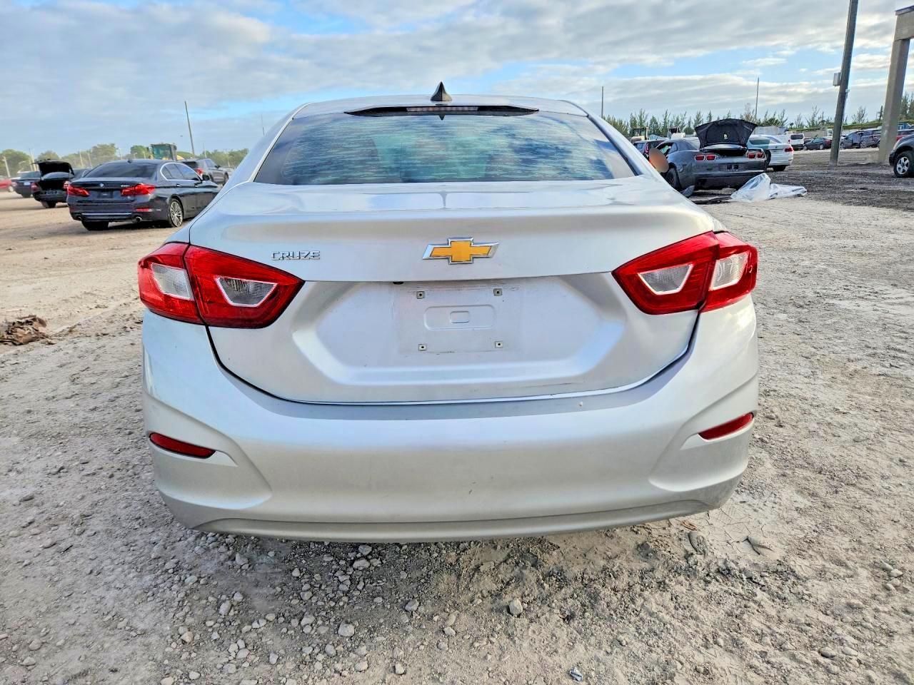 2016 Chevrolet Cruze Ls - Фото 6