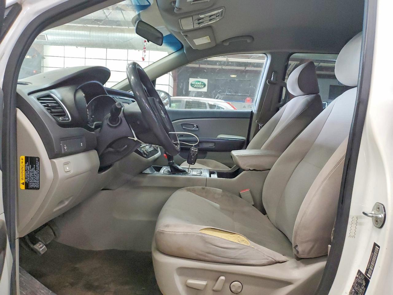 2017 Kia Sedona Lx - Image 7