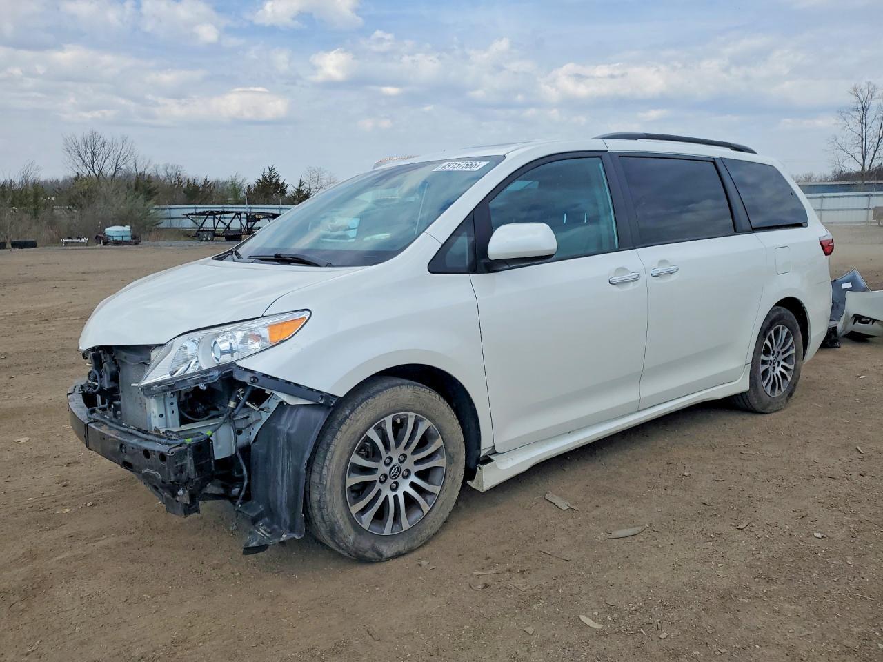 2019 Toyota Sienna Xle 8-Passenger