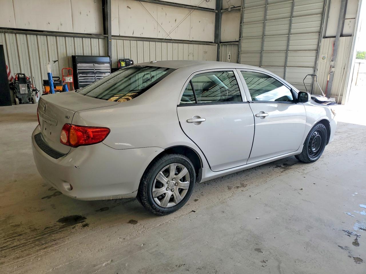 2010 Toyota Corolla Le - Фото 3