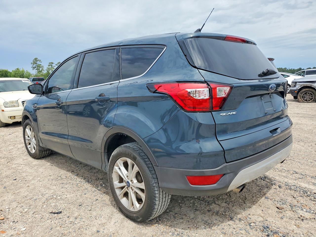 2019 Ford Escape Se - Фото 2