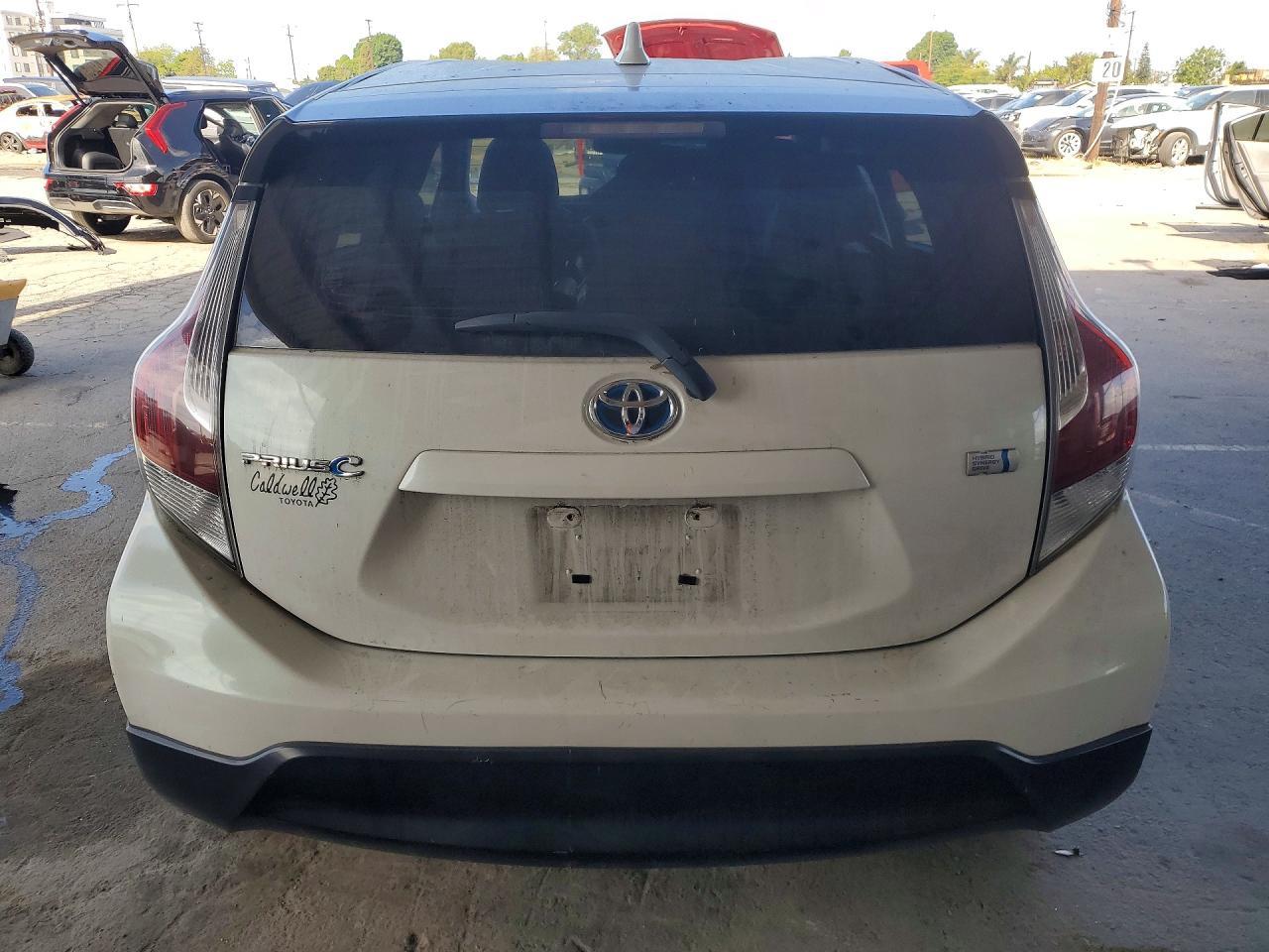 2017 Toyota Prius C Three - Image 6