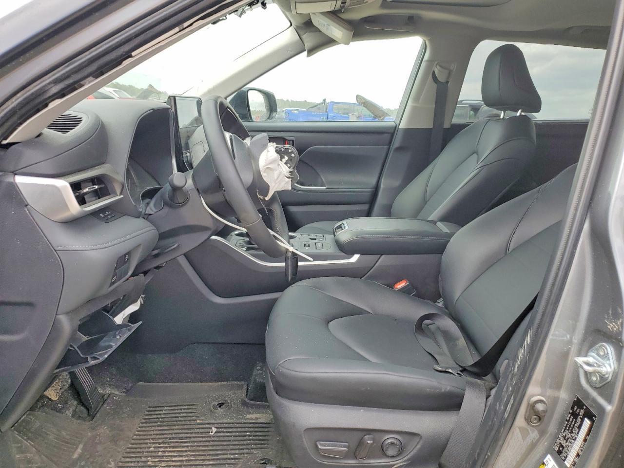 2026 Toyota Highla Xle - Image 7