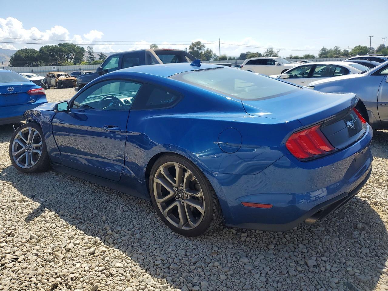 2022 Ford Mustang - Фото 2