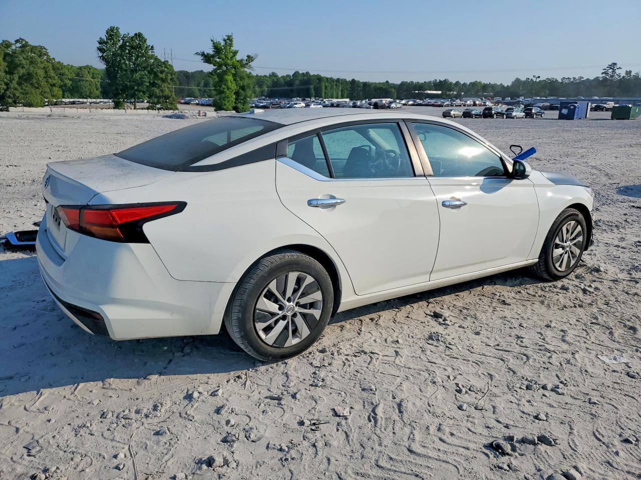 2019 Nissan Altima S - Image 3