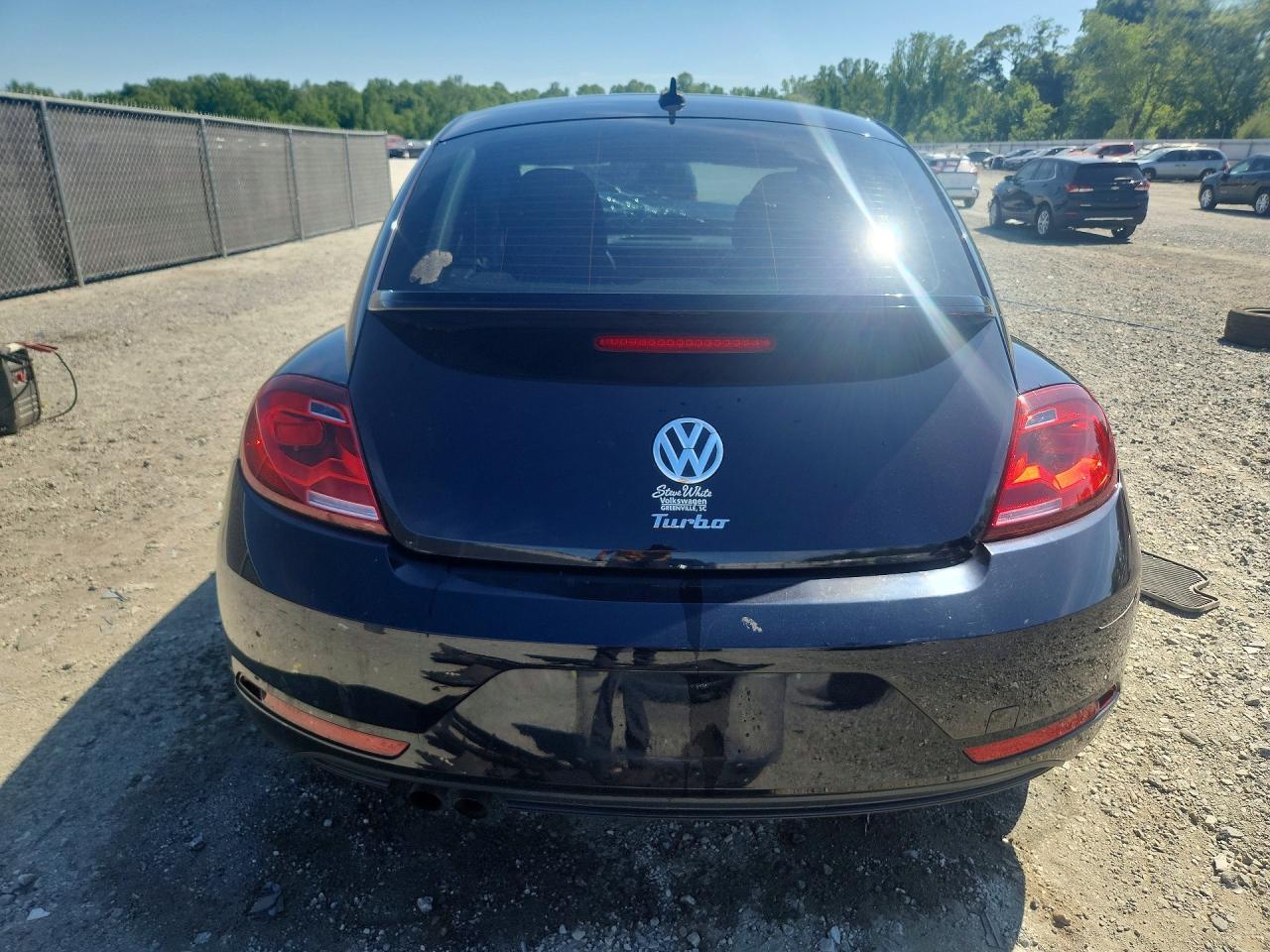 2018 Volkswagen Beetle S - Фото 6