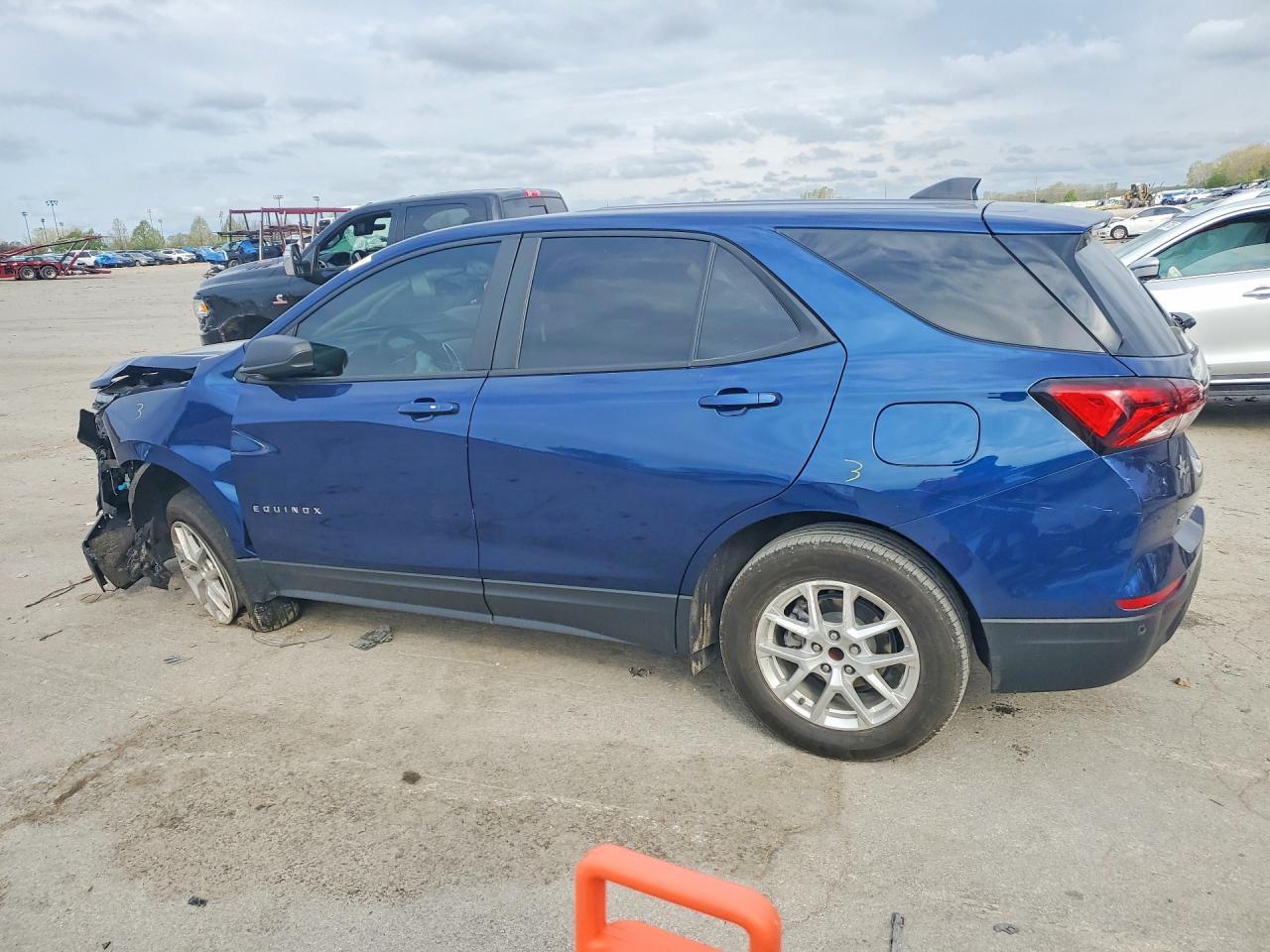 2022 Chevrolet Equinox Ls - Image 2