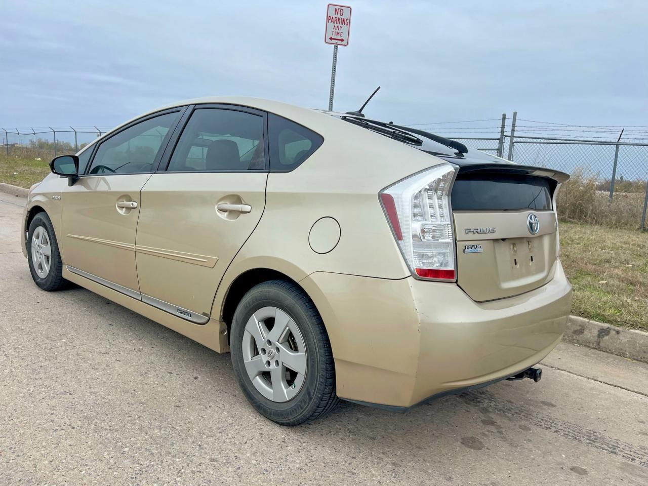 2011 Toyota Prius Three - Фото 3