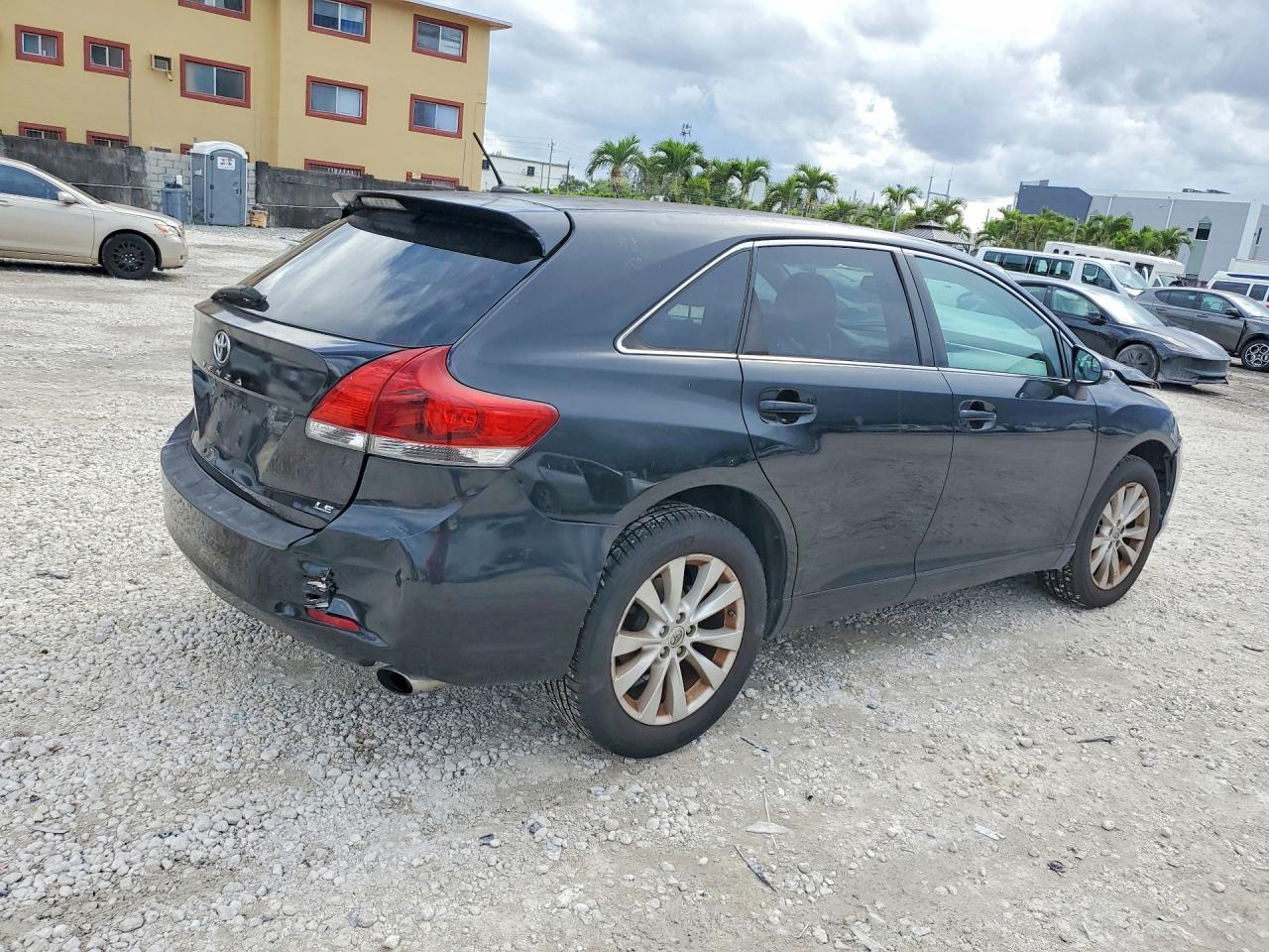 2013 Toyota Venza Le - Image 3