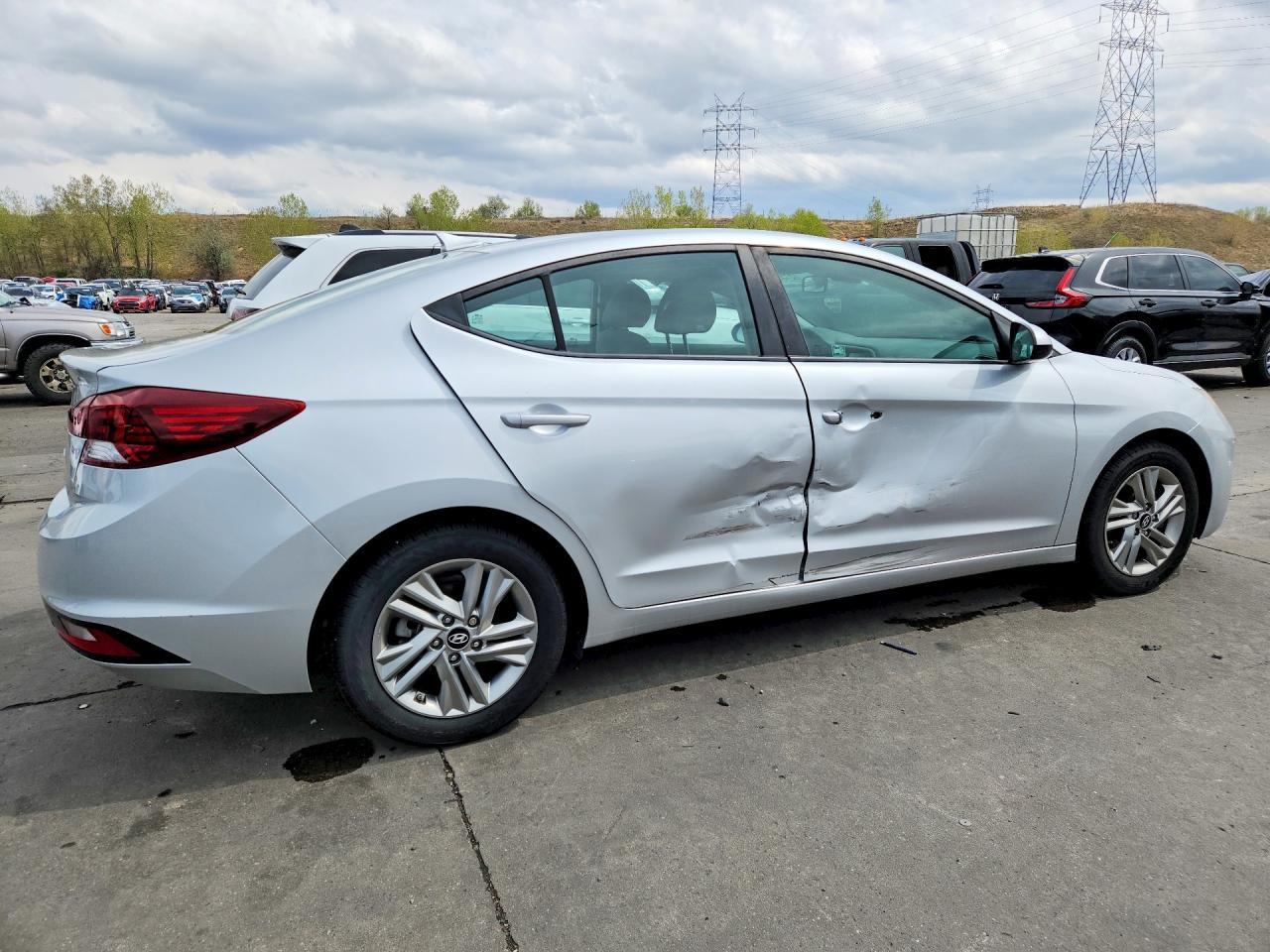 2019 Hyundai Elantra Sel - Image 3