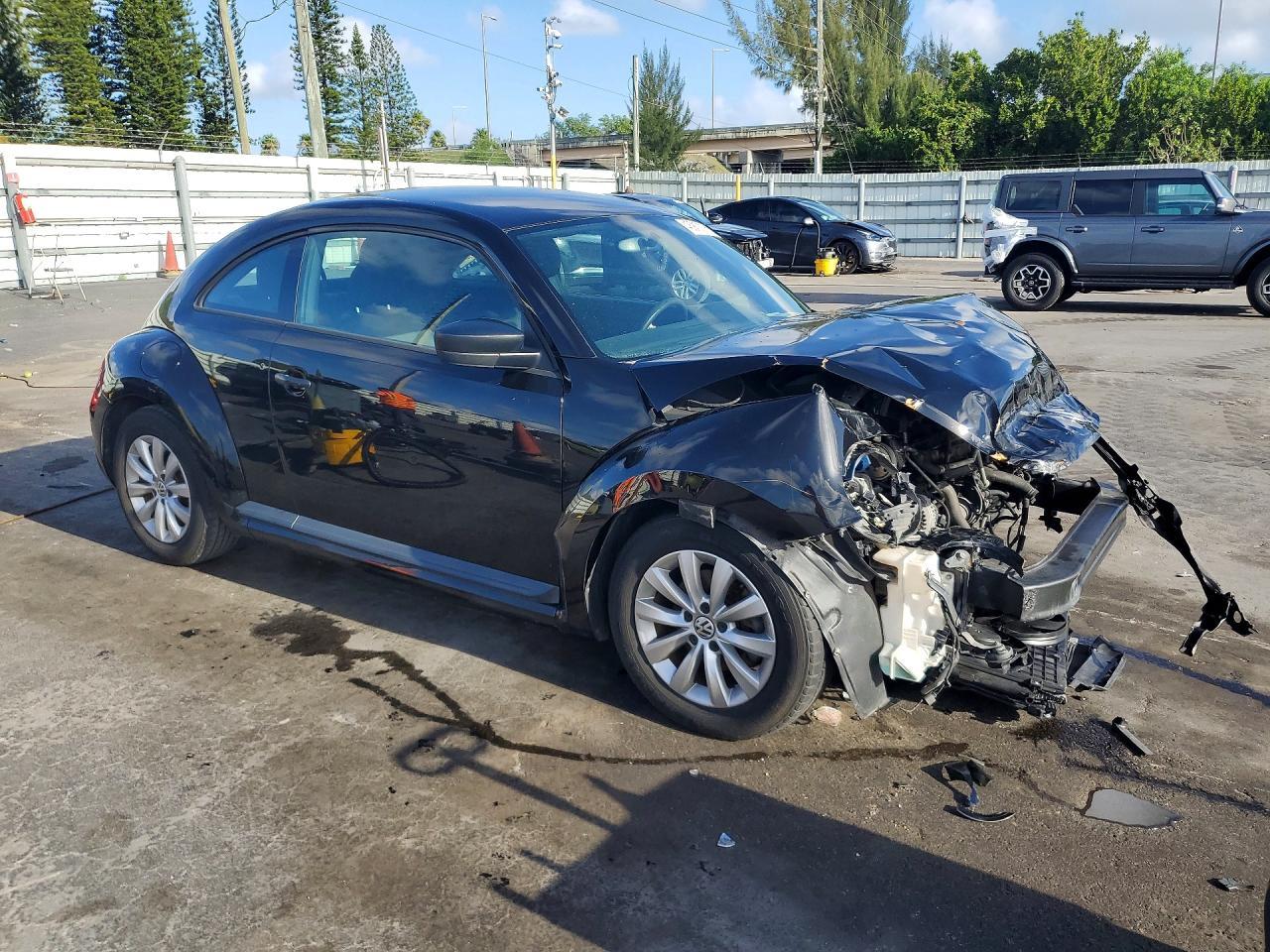2014 Volkswagen Beetle - Фото 4