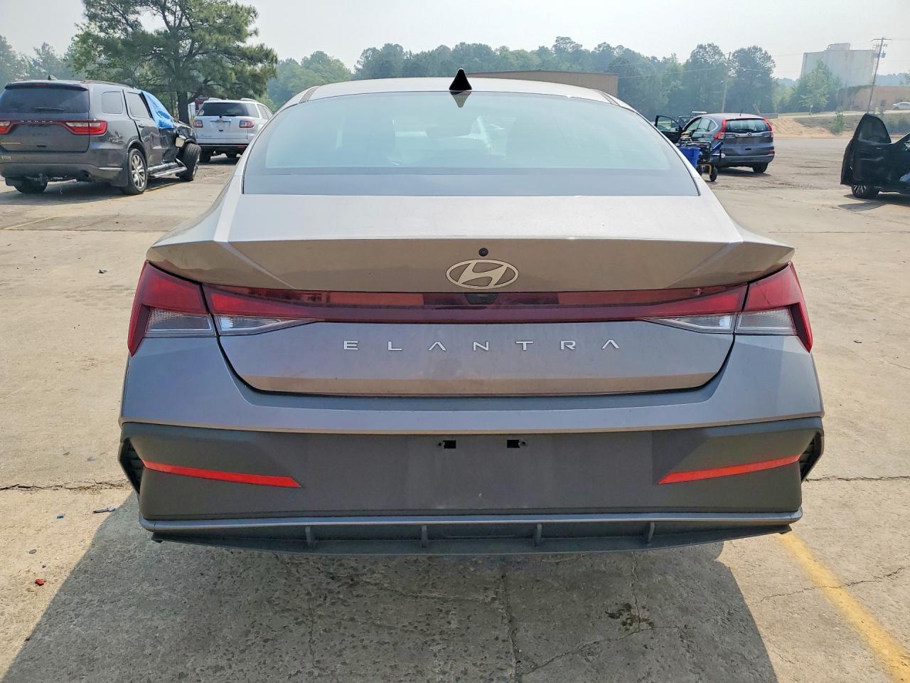 2024 Hyundai Elantra Se - Фото 6