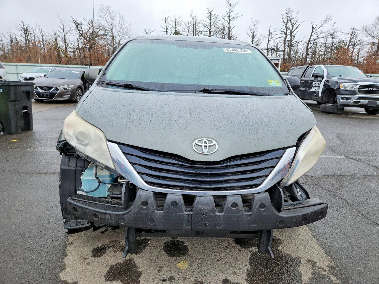 2013 Toyota Sienna Le 8-Passenger - Image 5