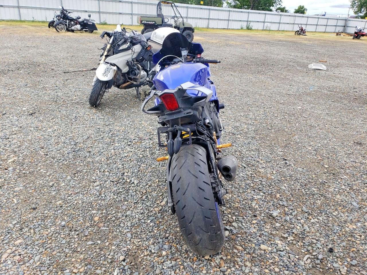 2022 Yamaha Yzfr1 - Фото 4