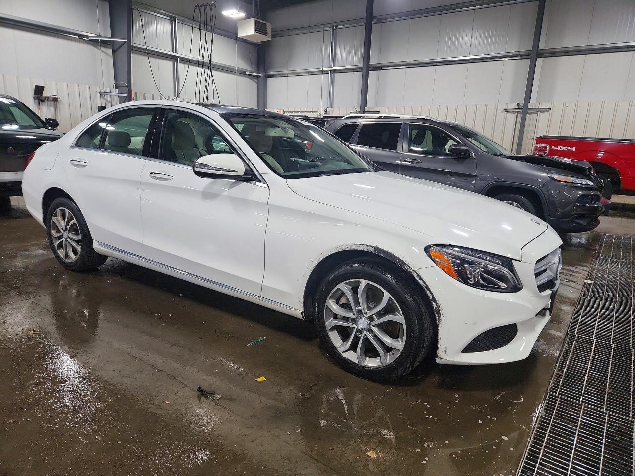 2016 Mercedes-Benz C 300 4Matic - Фото 4