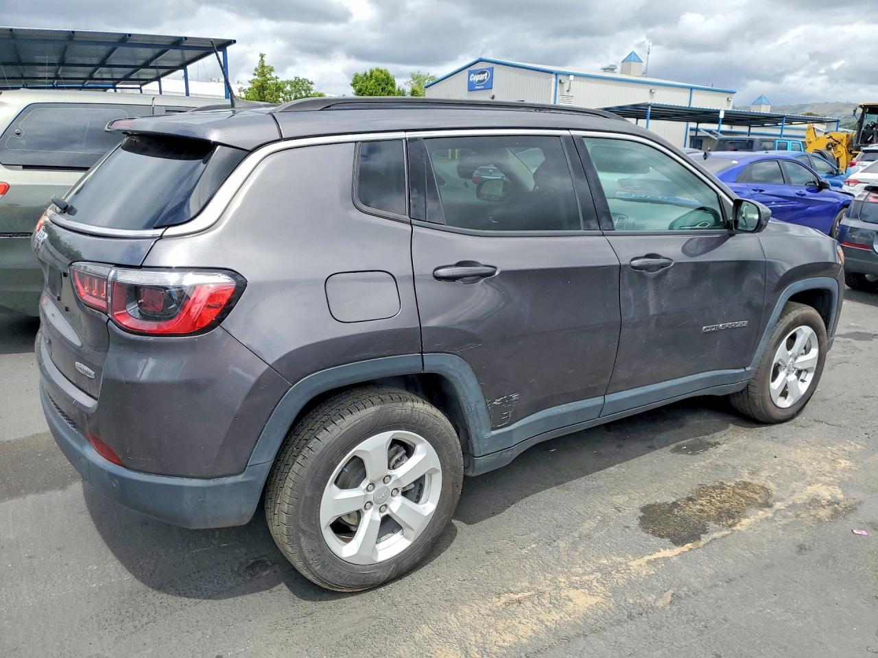 2021 Jeep Compass Latitude - Image 3