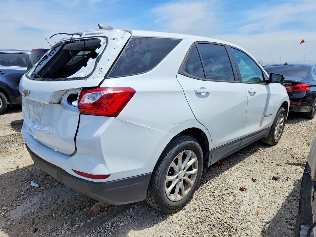 2020 Chevrolet Equinox Ls - Фото 3