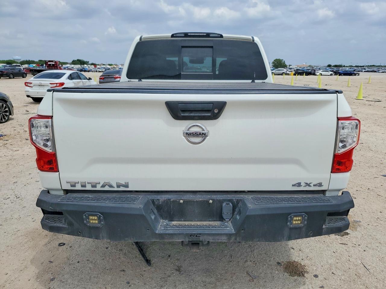2017 Nissan Titan Sv - Фото 6