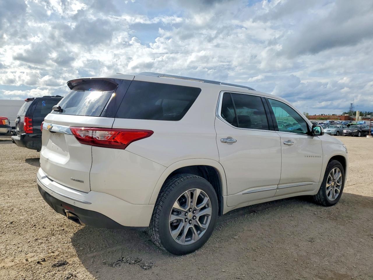 2020 Chevrolet Traverse Premier - Фото 3