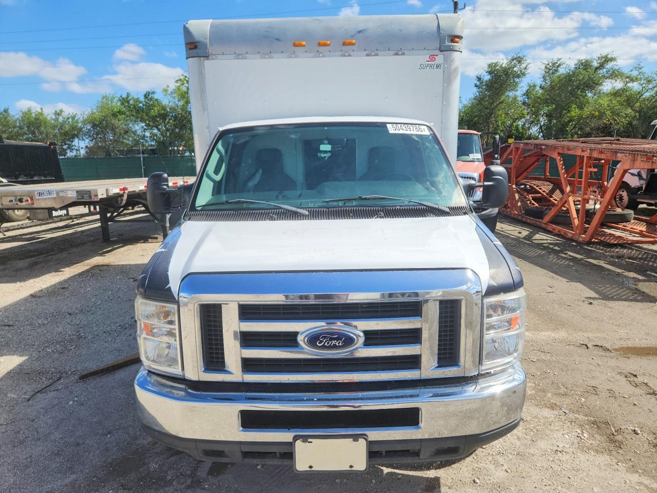 2017 Ford E350 Box Truck - Фото 5