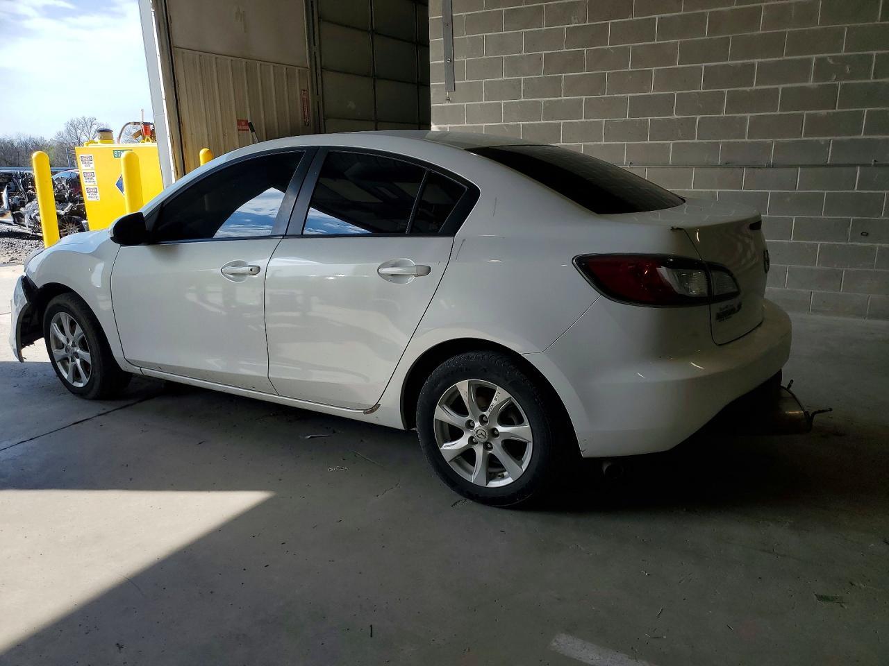 2010 Mazda 3 I - Image 2