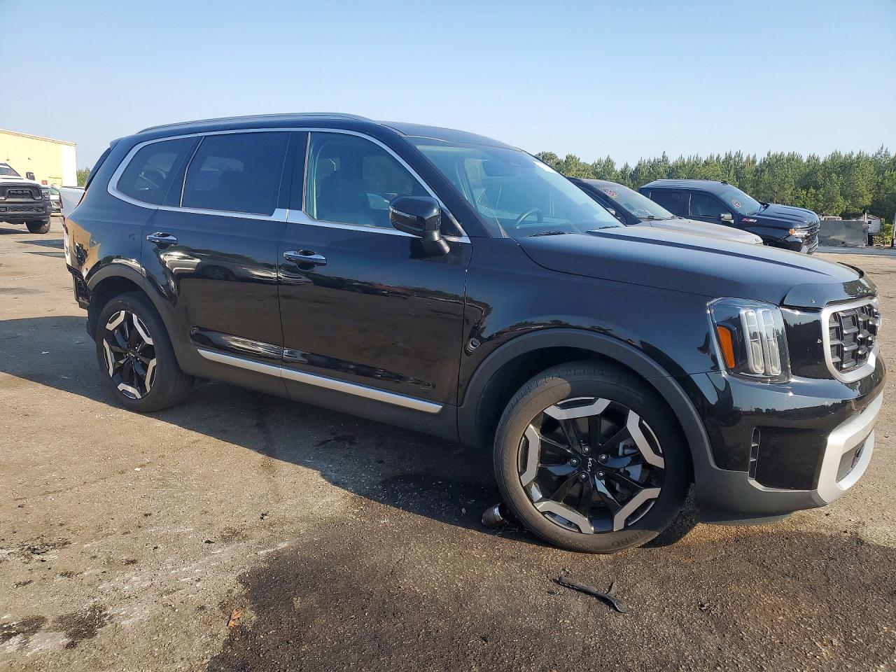 2024 Kia Telluride S - Image 4