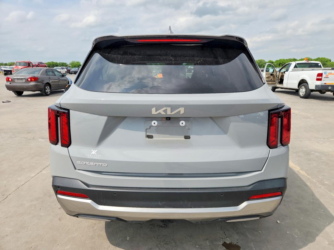 2025 Kia Sorento S - Фото 6