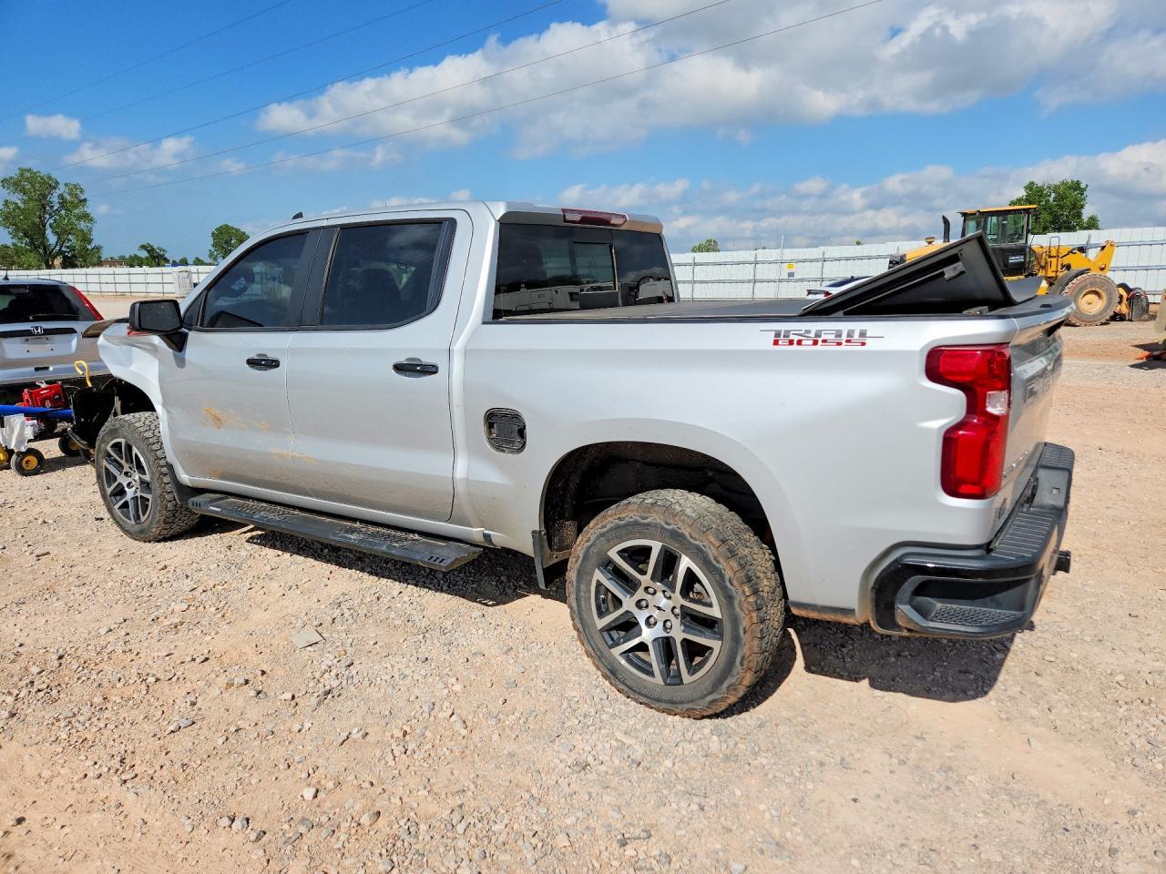 2019 Chevrolet Silverado K1500 Lt Trail Boss - Image 2