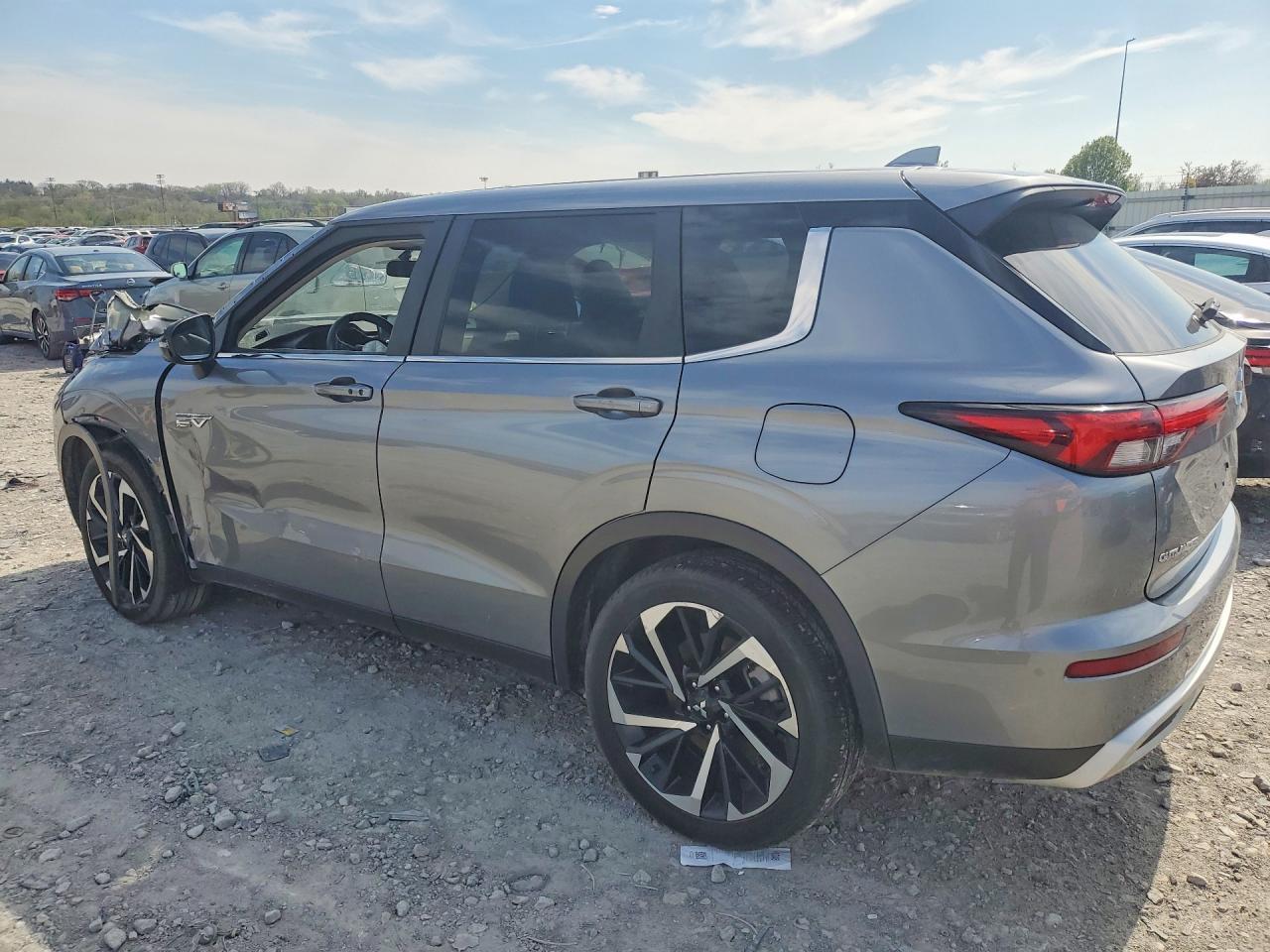 2023 Mitsubishi Outlander Se - Image 2