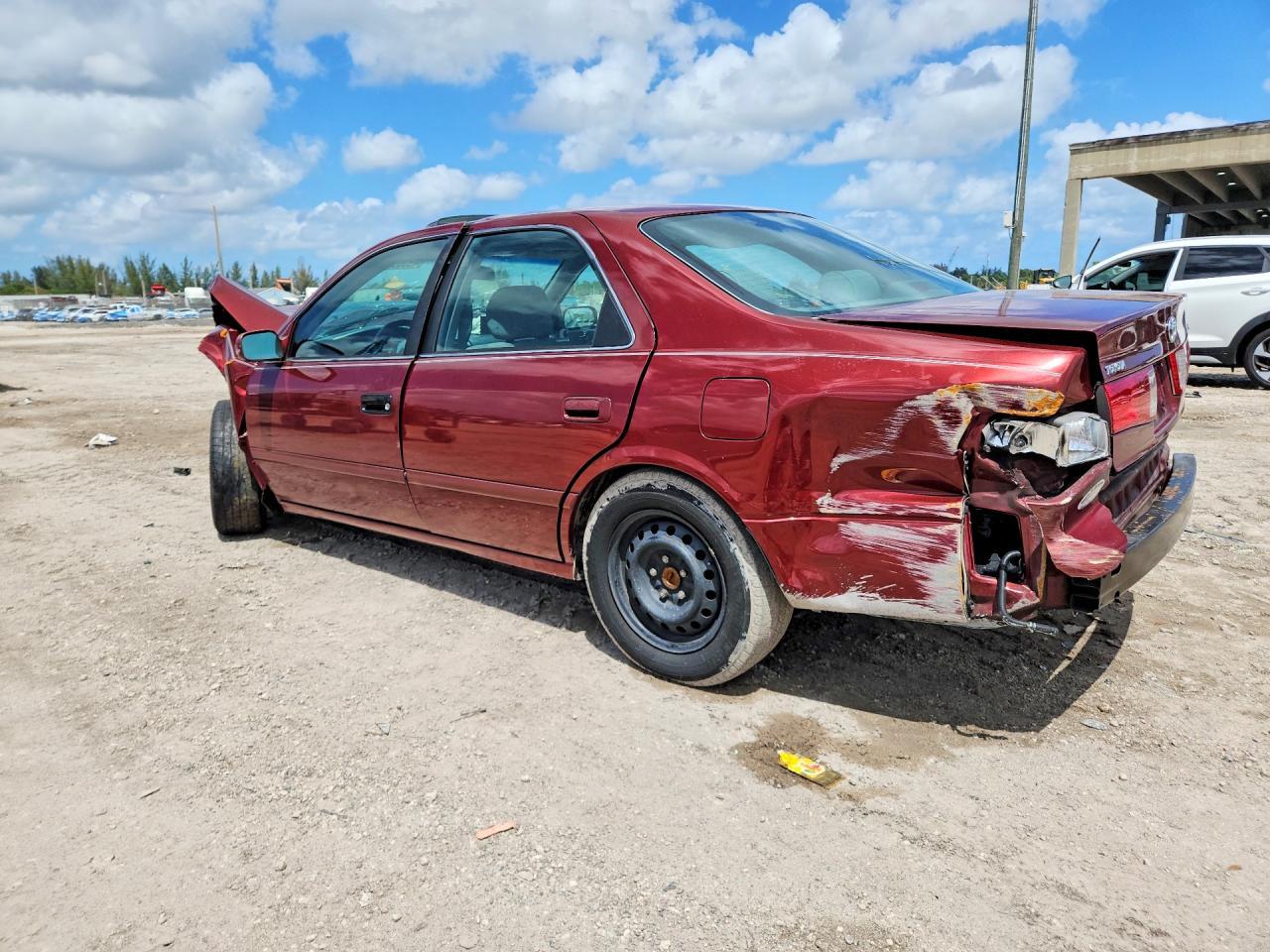 2000 Toyota Camry Le - Image 2