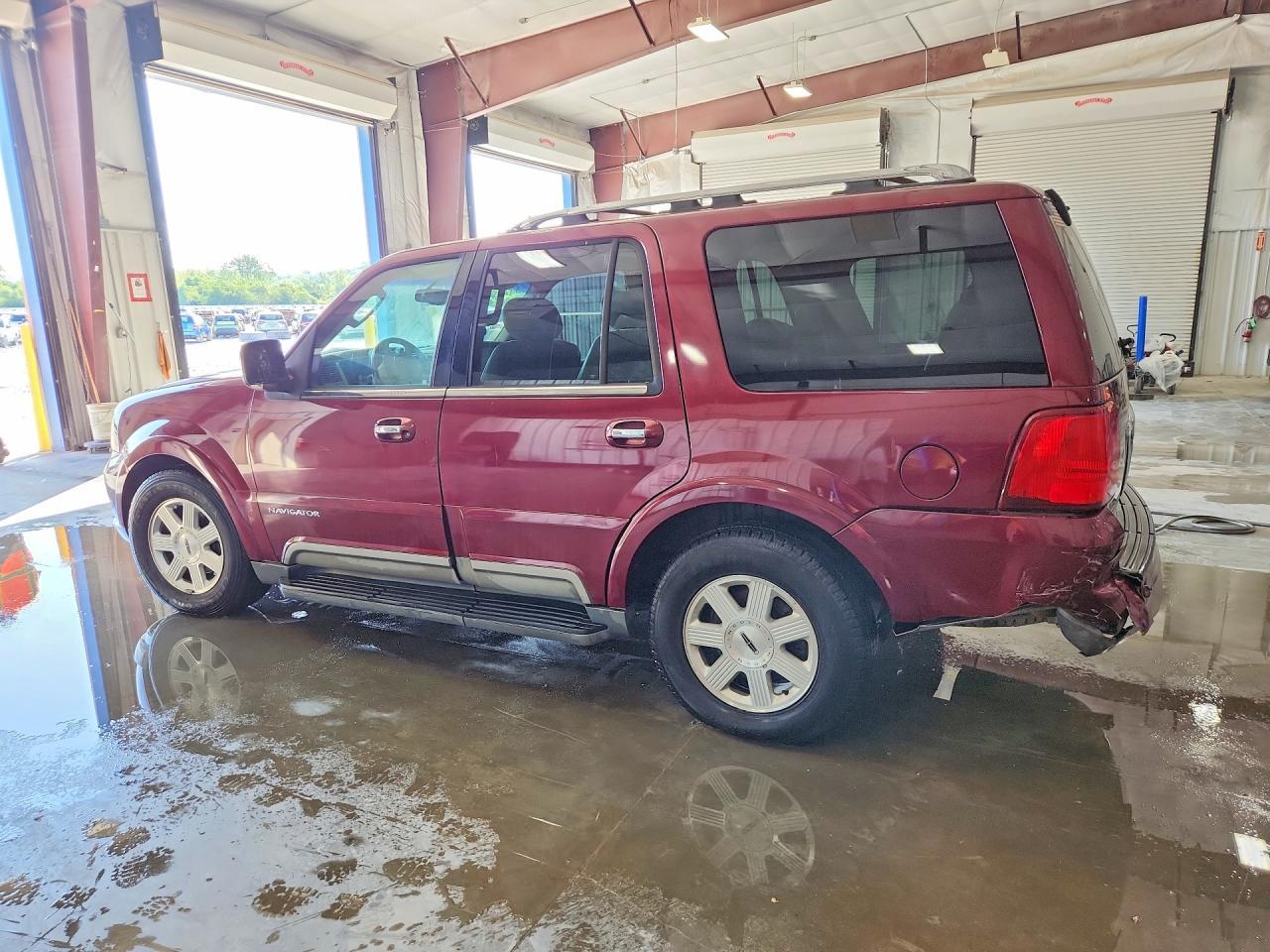 2004 Lincoln Navigator - Фото 2