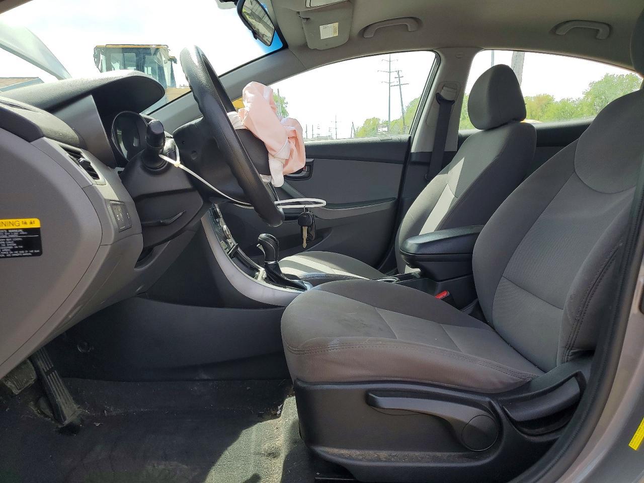 2014 Hyundai Elantra - Image 7