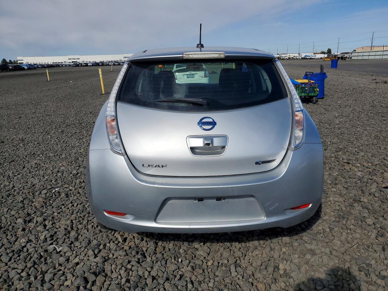 2017 Nissan Leaf S - Фото 6