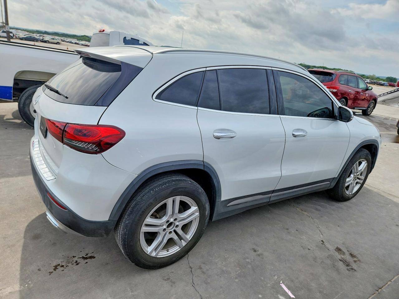 2021 Mercedes-Benz Gla 250 - Image 3