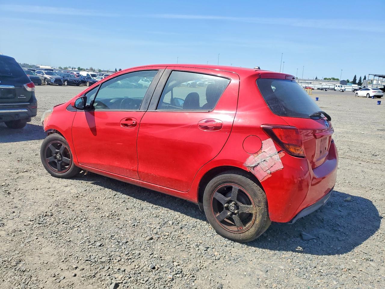 2016 Toyota Yaris 5-Door Le - Image 2