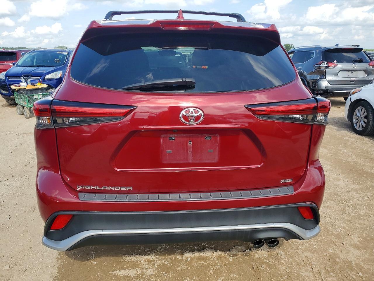 2023 Toyota Highlander - Image 6