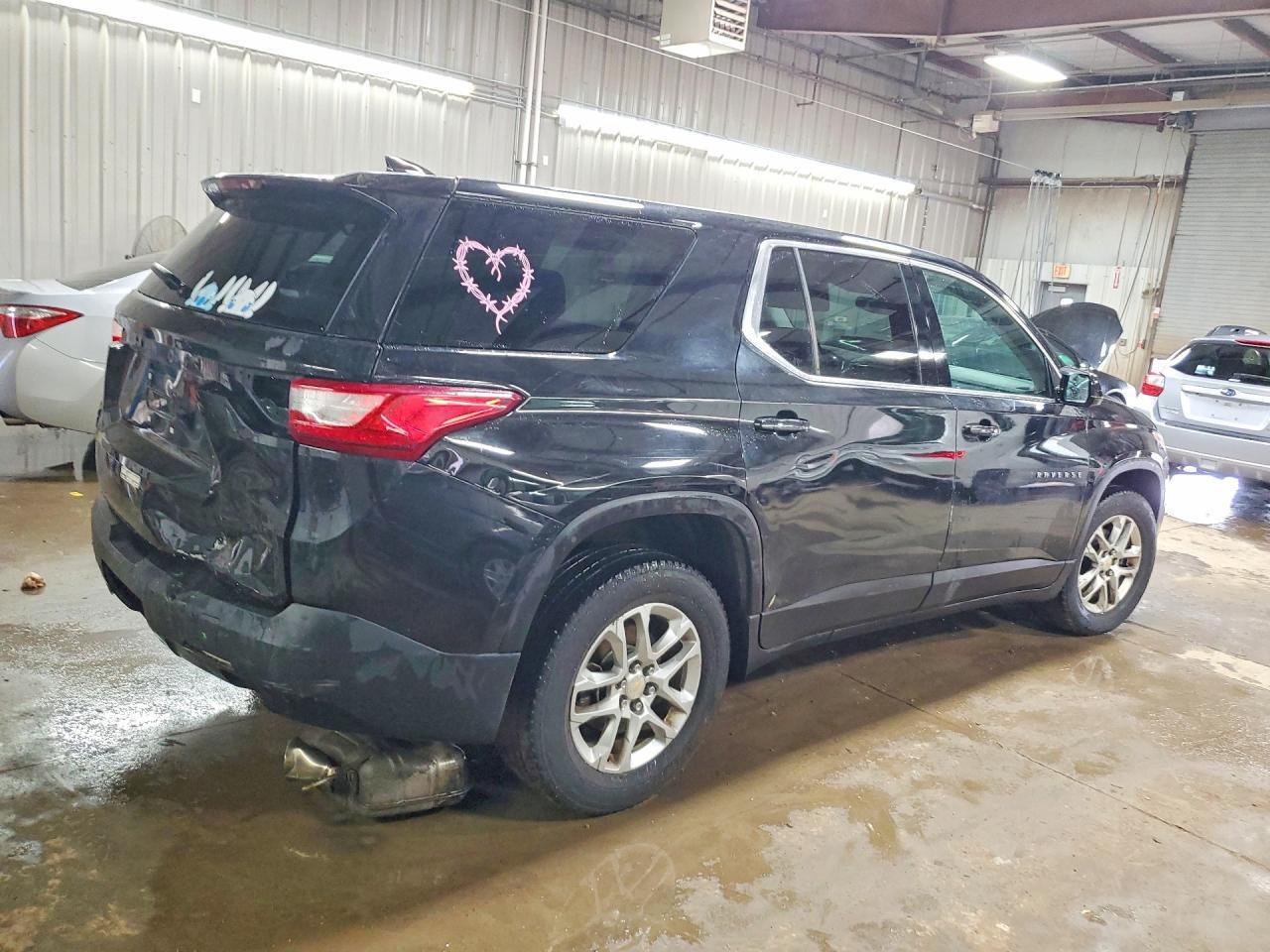 2018 Chevrolet Traverse Ls - Фото 3