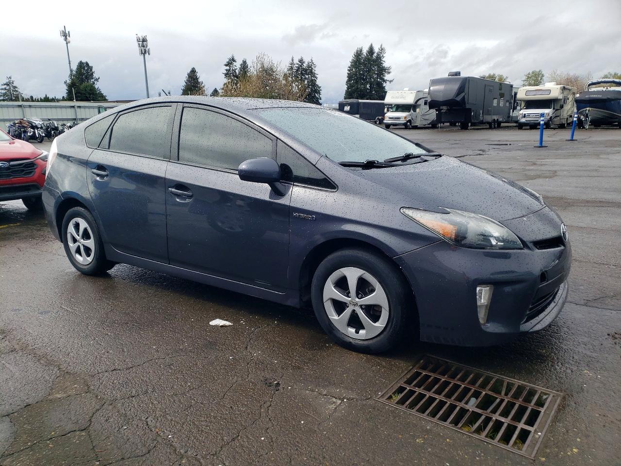 2013 Toyota Prius Two - Фото 4