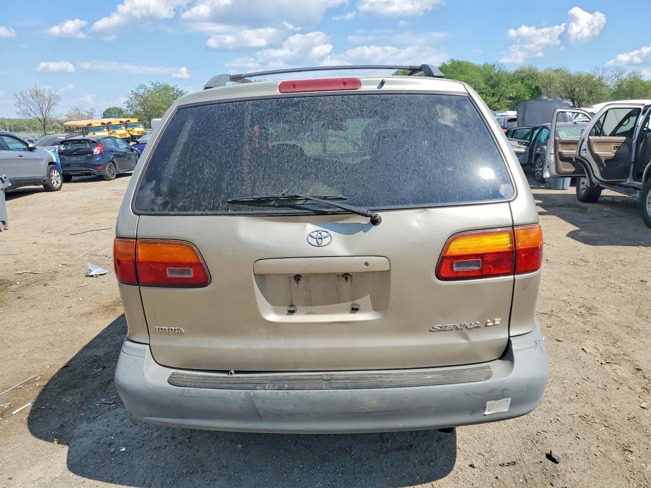 2000 Toyota Sienna Le - Фото 6