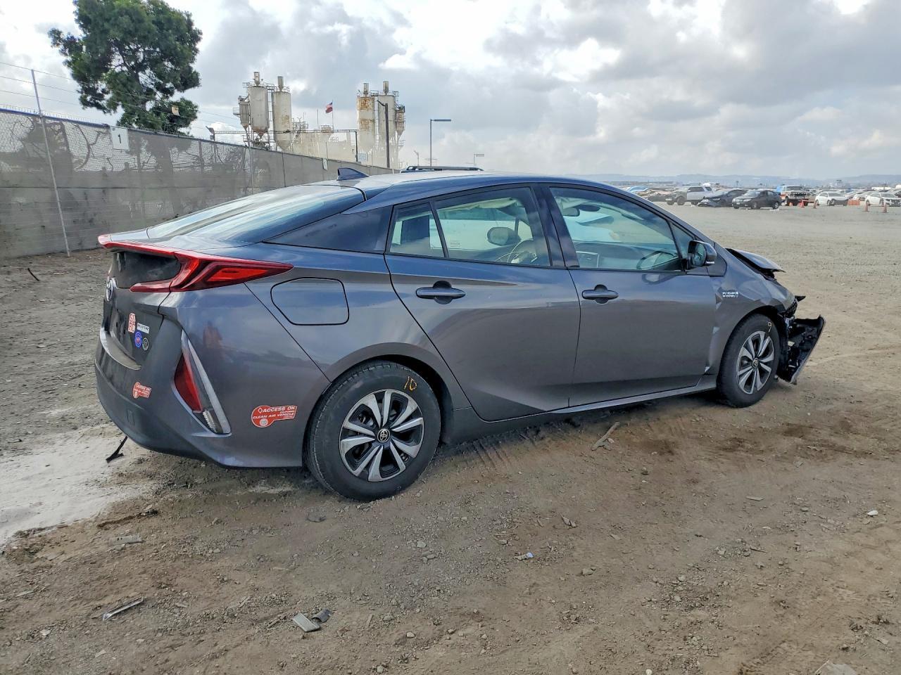 2018 Toyota Prius Prime Plus - Фото 3