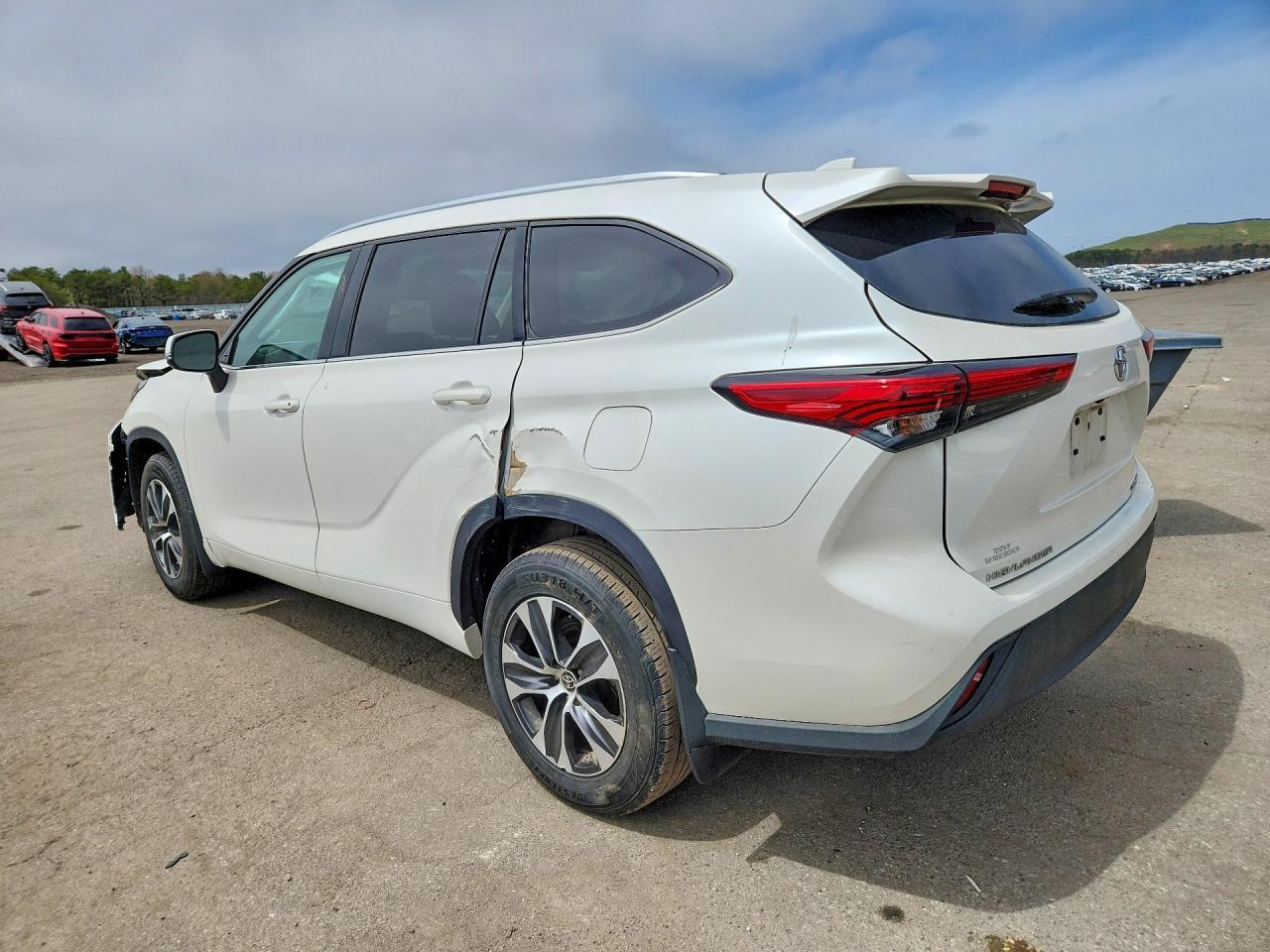 2021 Toyota Highlander Xle - Image 2