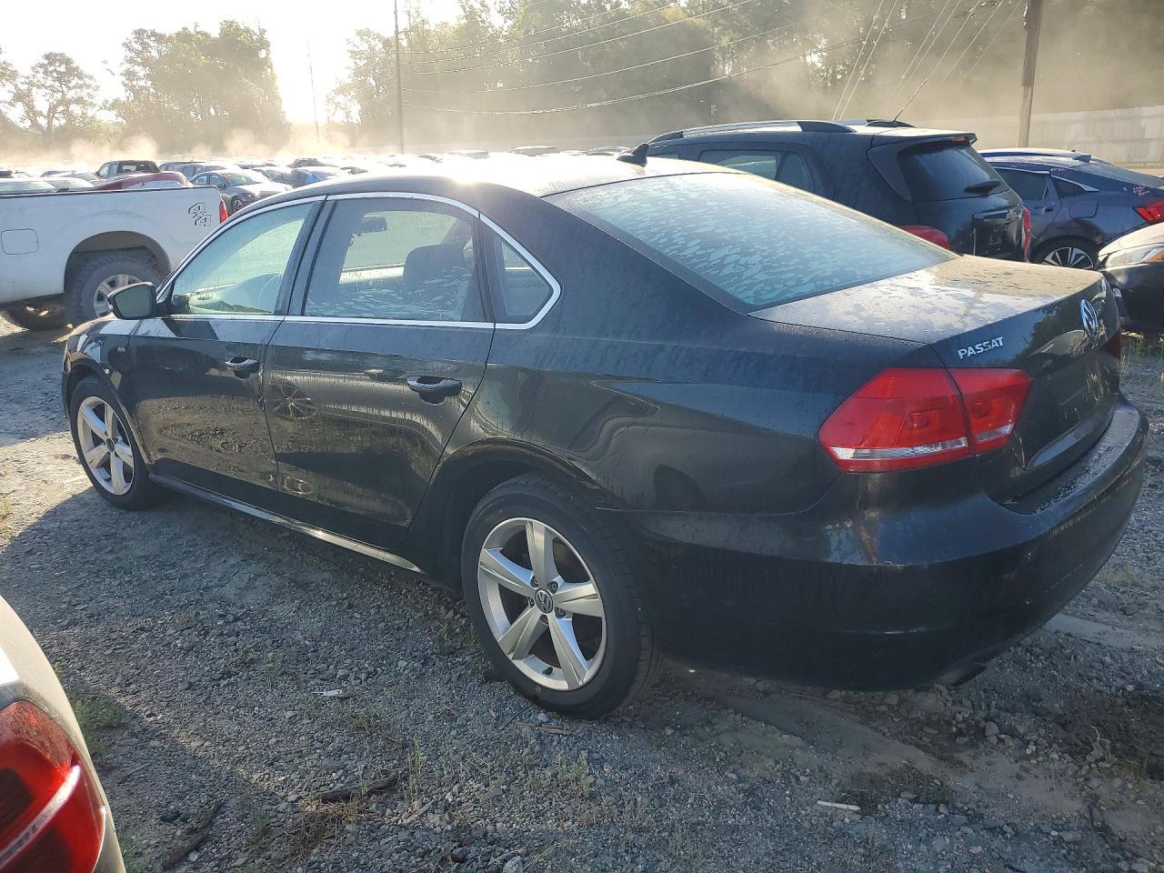 2015 Volkswagen Passat S - Фото 2