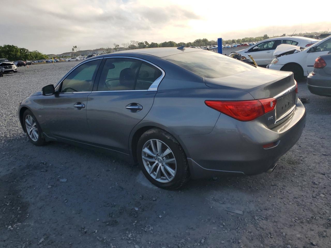 2017 Infiniti Q50 3.0T Premium - Фото 2