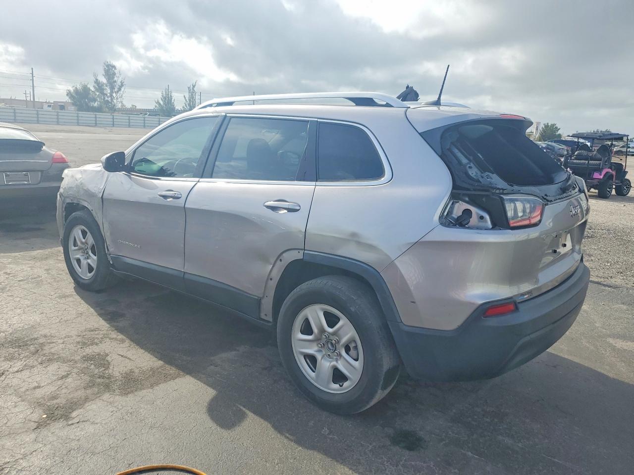 2019 Jeep Cherokee Latitude - Фото 2