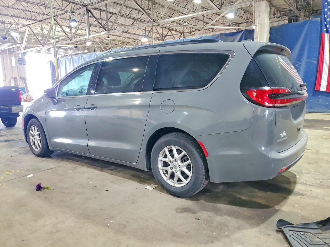 2022 Chrysler Pacifica Touring L - Фото 2