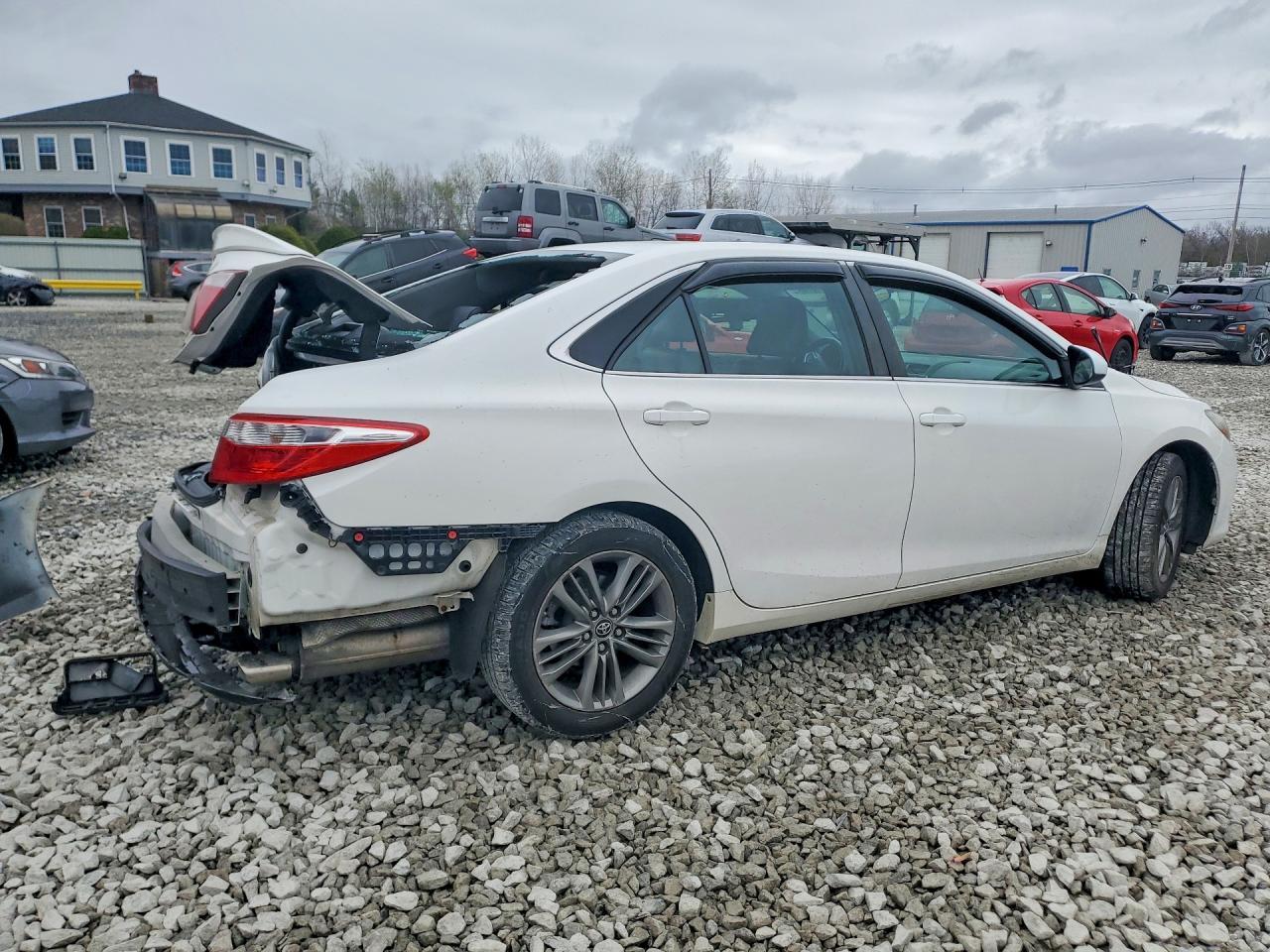 2016 Toyota Camry Se - Image 3
